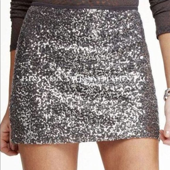 Express Sequin Skirt - Picture 2 of 4